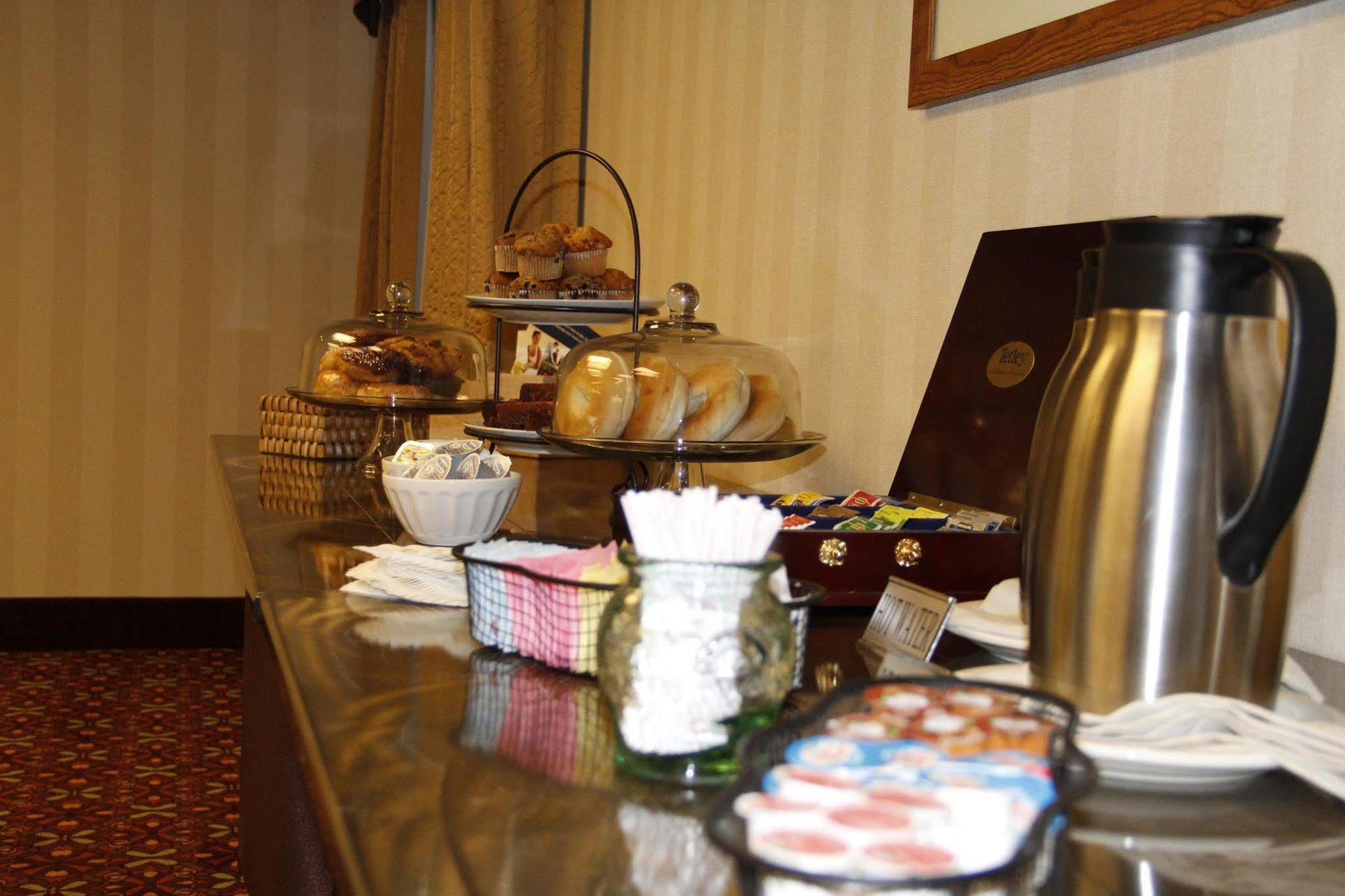 Hampton Inn & Suites Rochester/Victor Restaurant photo