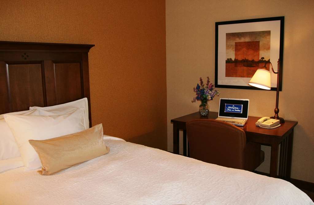 Hampton Inn & Suites Rochester/Victor Room photo